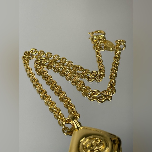 CHANEL CC Logo Charm Necklace - Picture 4 of 9